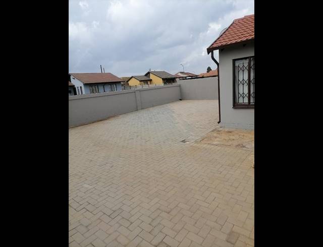 3 BEDROOM HOUSE FOR SALE IN LAKESIDE